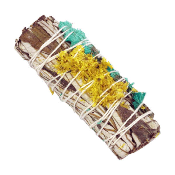 Rollo Atado de Hierba Santa Blanca + Flor Amarilla + Flor Azul Turquesa Yerba Santa + Yellow Flower + Blue Flower 4" Smudge 4″ de largo 1″ de diámetro Contiene 1 pieza.